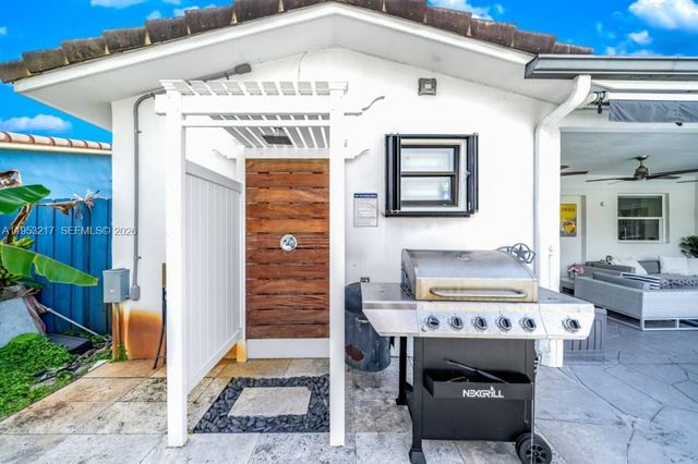 5117 Cleveland St, Hollywood, FL 33021