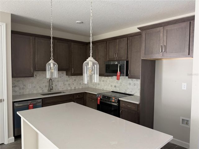 7518 DEER VALLEY CIRCLE, Tampa, FL 33635