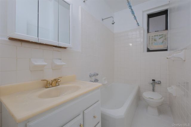 340 E Mosholu Parkway S 2-C, Bronx, NY 10458
