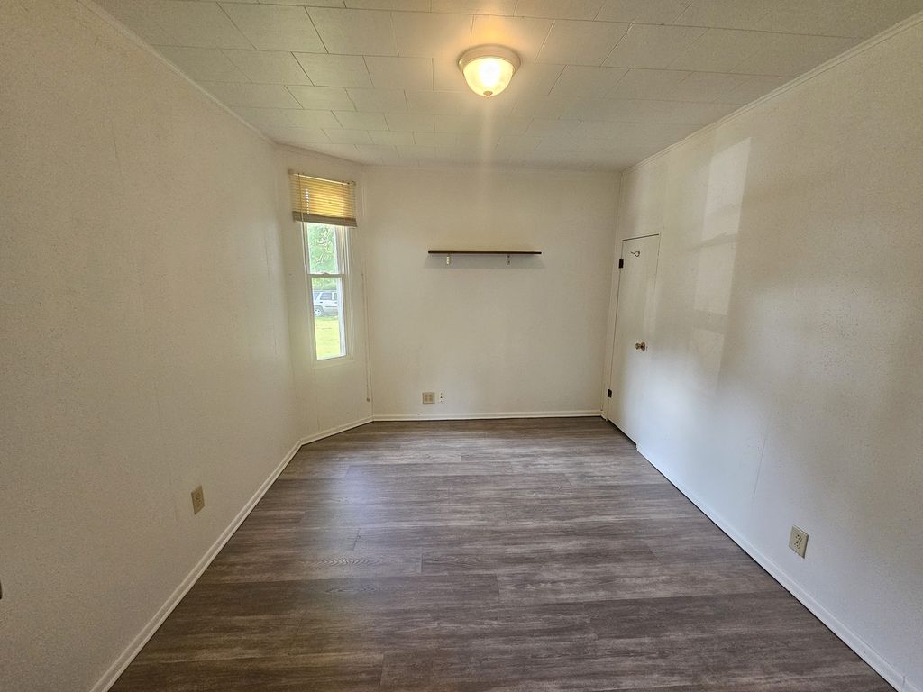 Image 13 of property listing at 401 S 20th Street, Mt Vernon, IL 62864