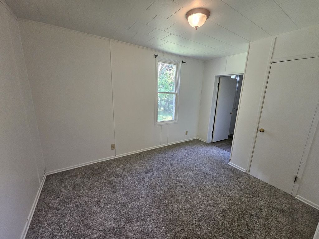 Image 14 of property listing at 401 S 20th Street, Mt Vernon, IL 62864