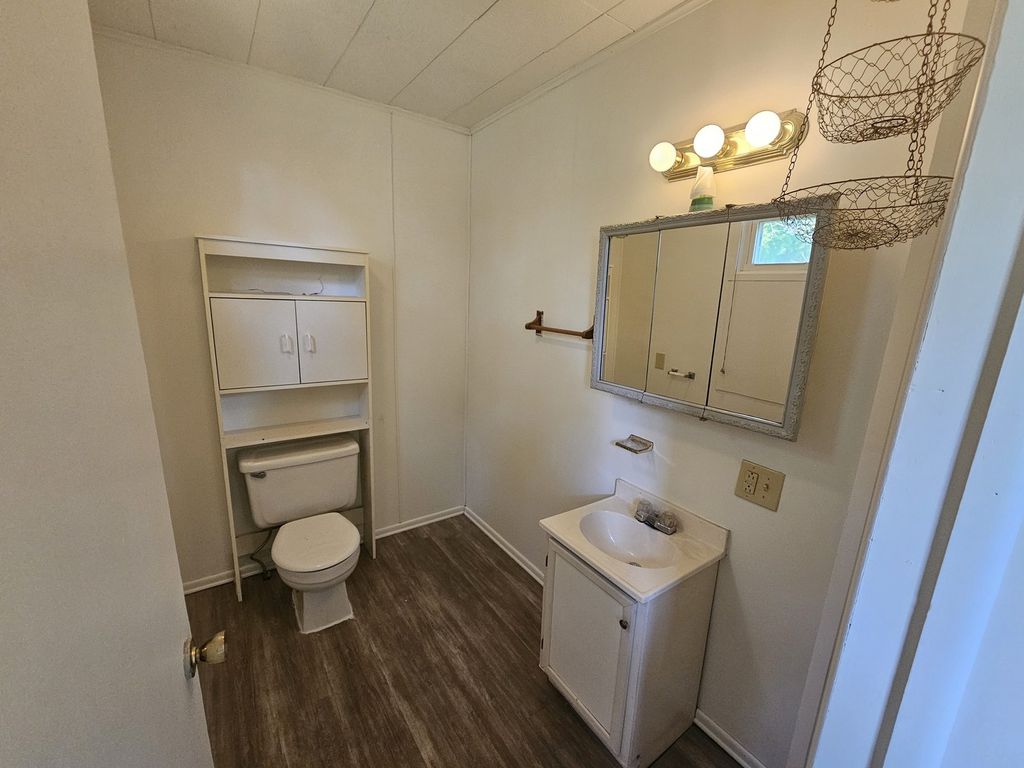 Image 15 of property listing at 401 S 20th Street, Mt Vernon, IL 62864