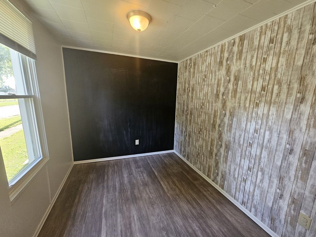 Image 16 of property listing at 401 S 20th Street, Mt Vernon, IL 62864