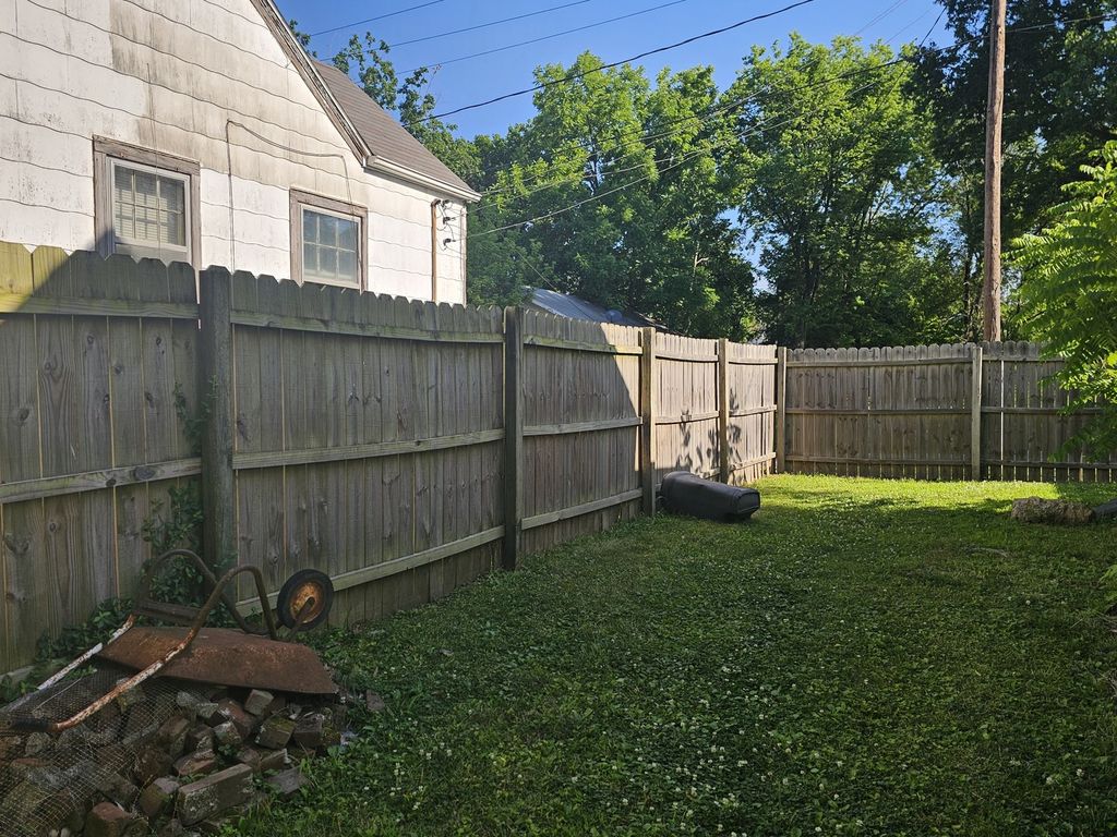 Image 6 of property listing at 401 S 20th Street, Mt Vernon, IL 62864