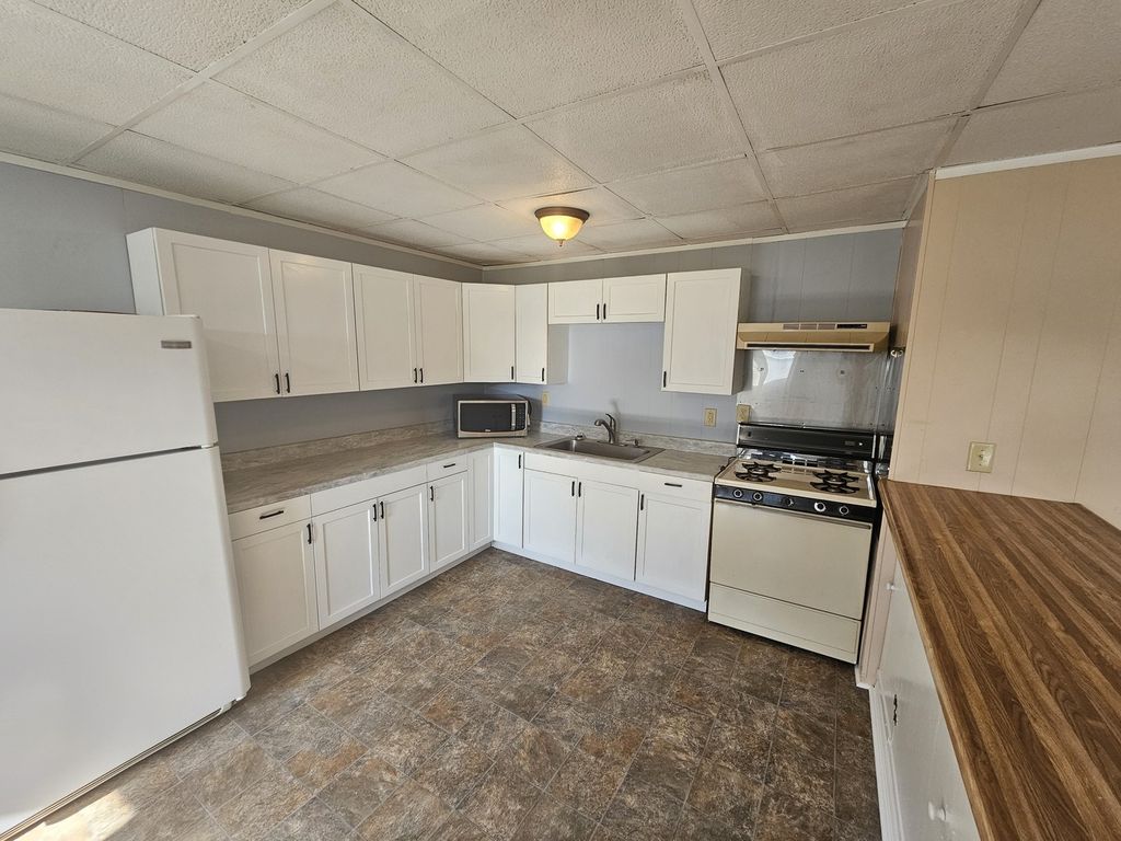 Image 8 of property listing at 401 S 20th Street, Mt Vernon, IL 62864