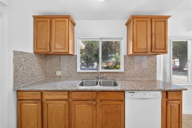 2903 N Fisher Street, Fresno, CA 93703