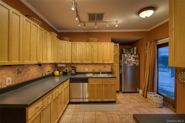 165 Round Hill Road, Washingtonville, NY 10992