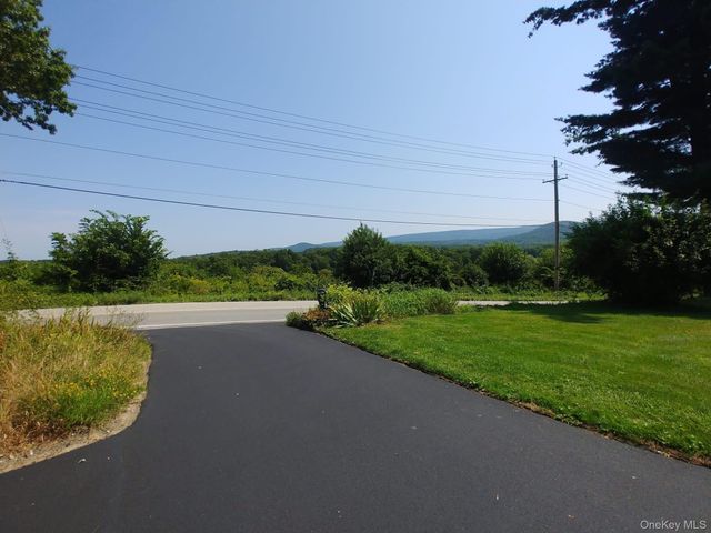 165 Round Hill Road, Washingtonville, NY 10992