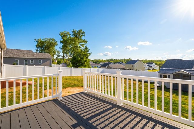208 Crownshield Ave 208, Uxbridge, MA 01569