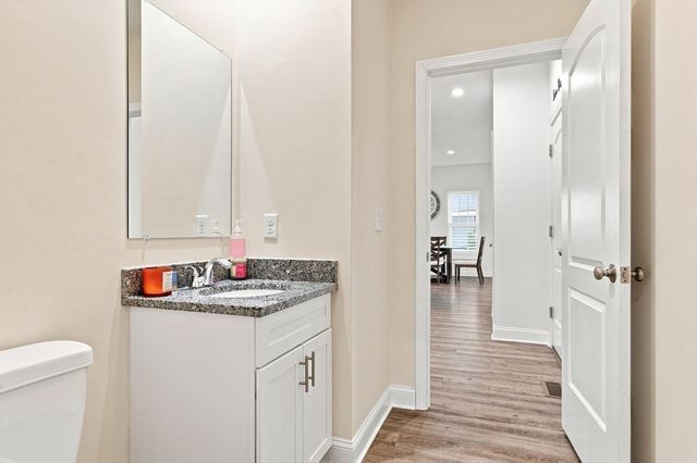 208 Crownshield Ave 208, Uxbridge, MA 01569