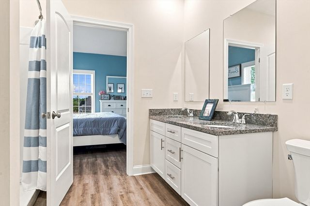 208 Crownshield Ave 208, Uxbridge, MA 01569