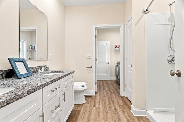 208 Crownshield Ave 208, Uxbridge, MA 01569