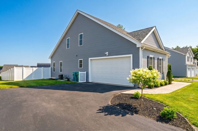 208 Crownshield Ave 208, Uxbridge, MA 01569