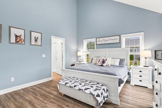 208 Crownshield Ave 208, Uxbridge, MA 01569