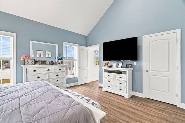 208 Crownshield Ave 208, Uxbridge, MA 01569