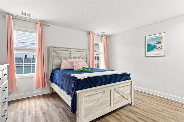 208 Crownshield Ave 208, Uxbridge, MA 01569
