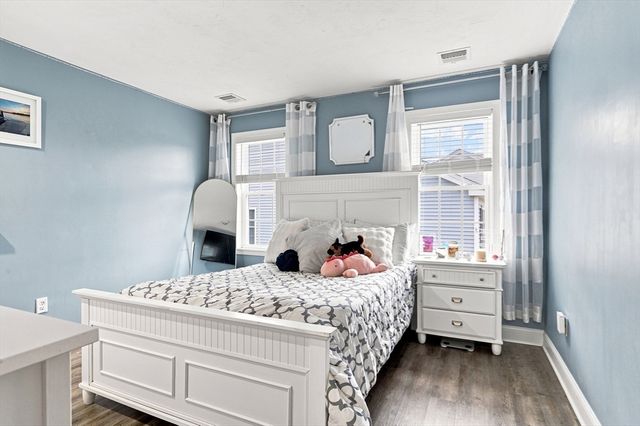208 Crownshield Ave 208, Uxbridge, MA 01569