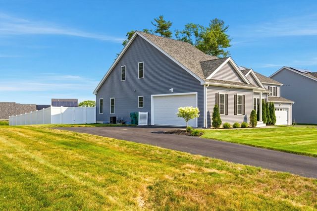 208 Crownshield Ave 208, Uxbridge, MA 01569