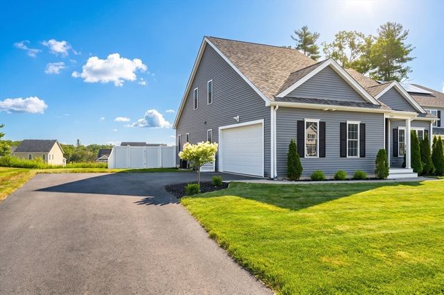 208 Crownshield Ave 208, Uxbridge, MA 01569