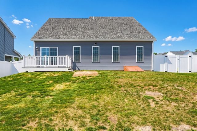 208 Crownshield Ave 208, Uxbridge, MA 01569