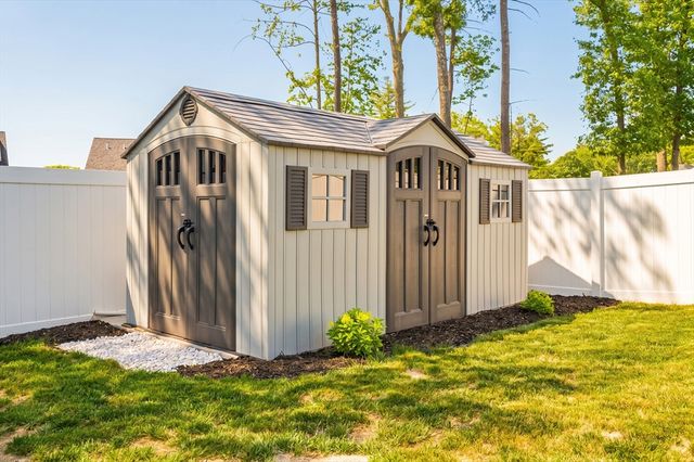 208 Crownshield Ave 208, Uxbridge, MA 01569