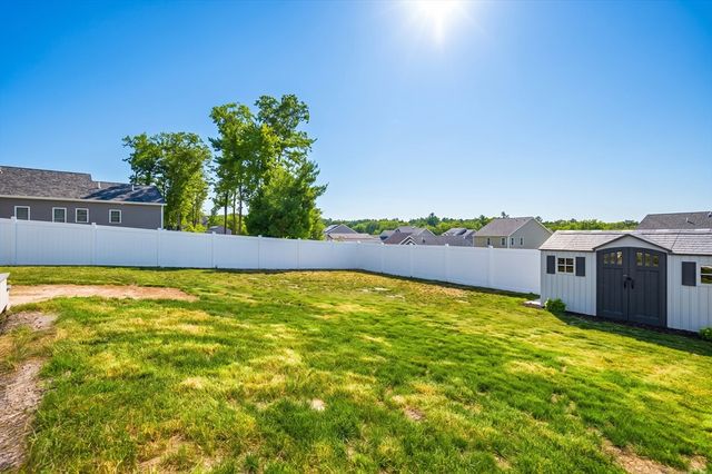 208 Crownshield Ave 208, Uxbridge, MA 01569