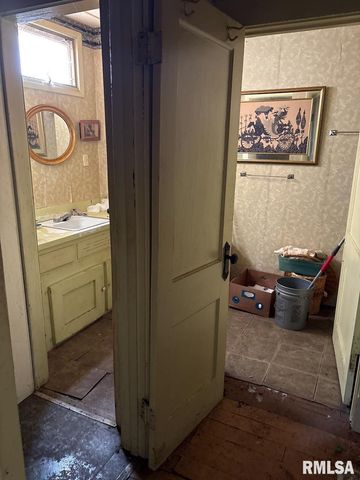 829 E MCCLURE Avenue, Peoria, IL 61604