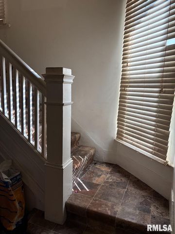 829 E MCCLURE Avenue, Peoria, IL 61604