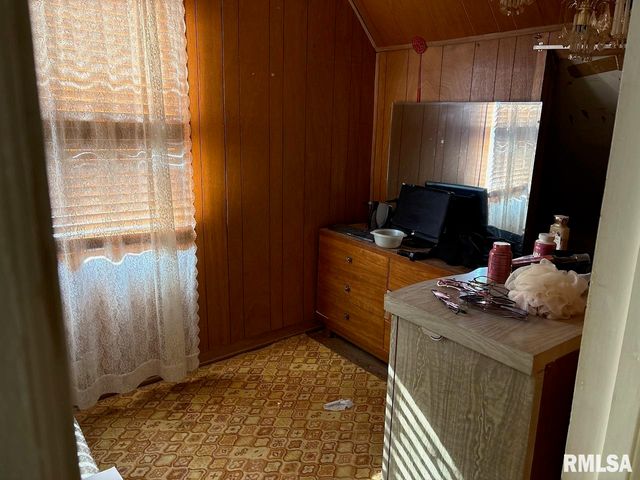 829 E MCCLURE Avenue, Peoria, IL 61604