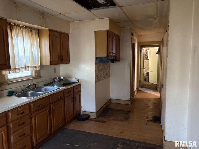 829 E MCCLURE Avenue, Peoria, IL 61604