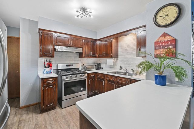 9826 W Menomonee Park COURT, Milwaukee, WI 53225