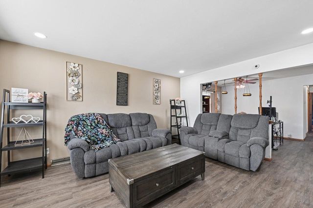 9826 W Menomonee Park COURT, Milwaukee, WI 53225