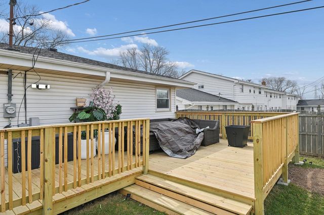 9826 W Menomonee Park COURT, Milwaukee, WI 53225