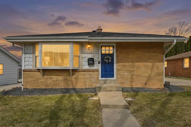 9826 W Menomonee Park COURT, Milwaukee, WI 53225