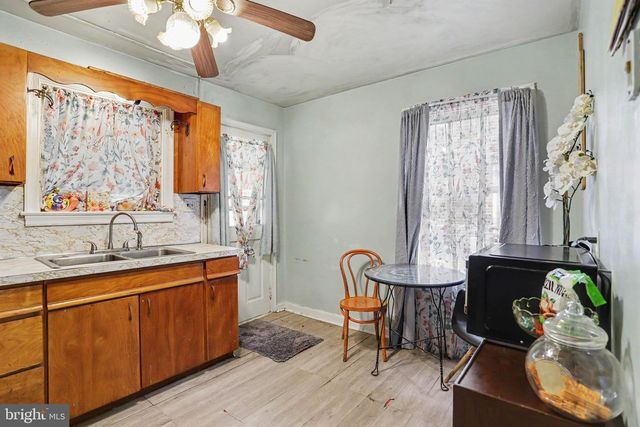 239 LOCUST ST, New Holland, PA 17557