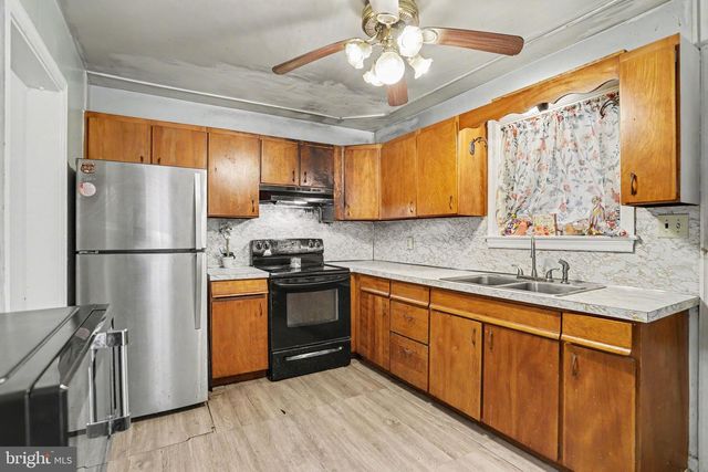 239 LOCUST ST, New Holland, PA 17557