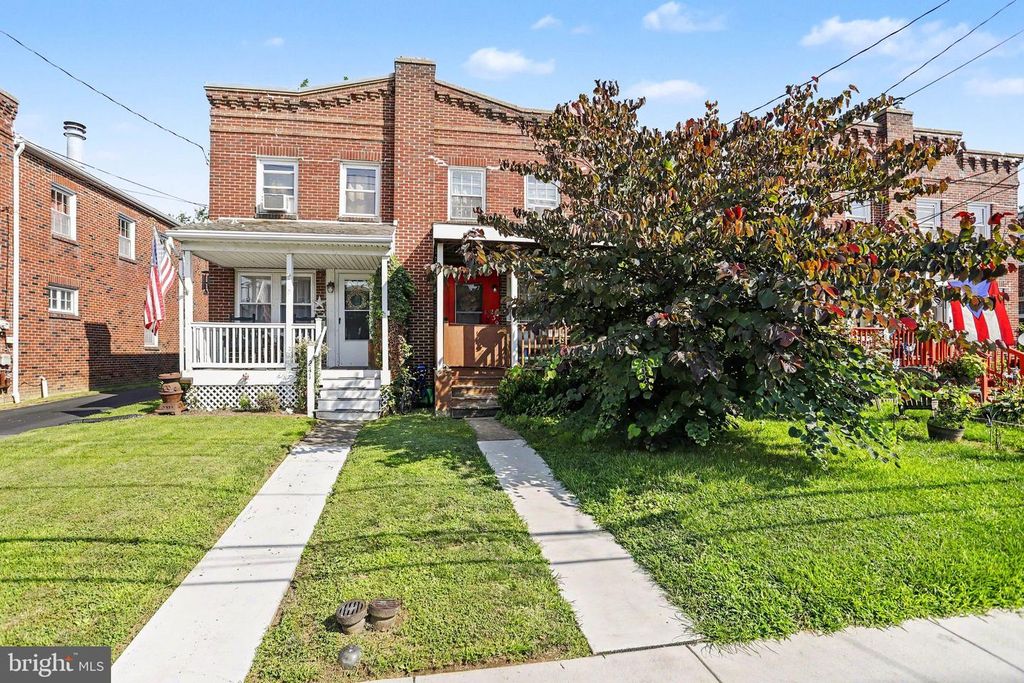 239 LOCUST ST, New Holland, PA 17557