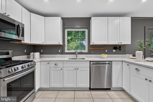 6013 KINGSFORD CT, Bethesda, MD 20817