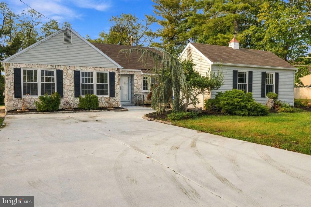 107 BRICK RD, Cherry Hill, NJ 08003
