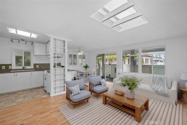 307 Lexington, Newport Beach, CA 92660