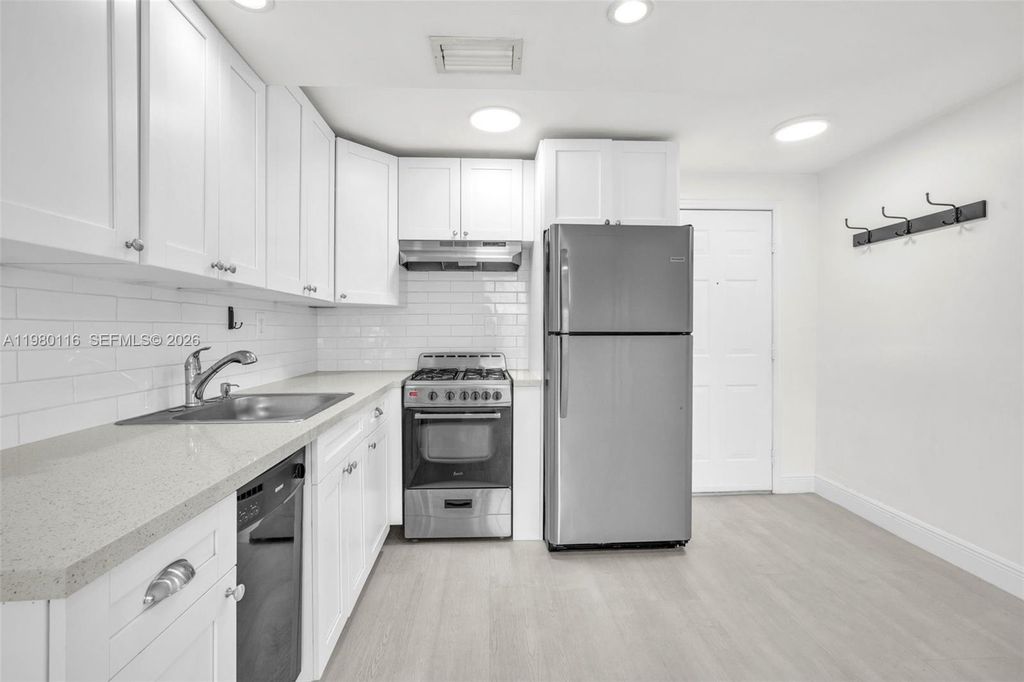 3245 Virginia St 43, Miami, FL 33133