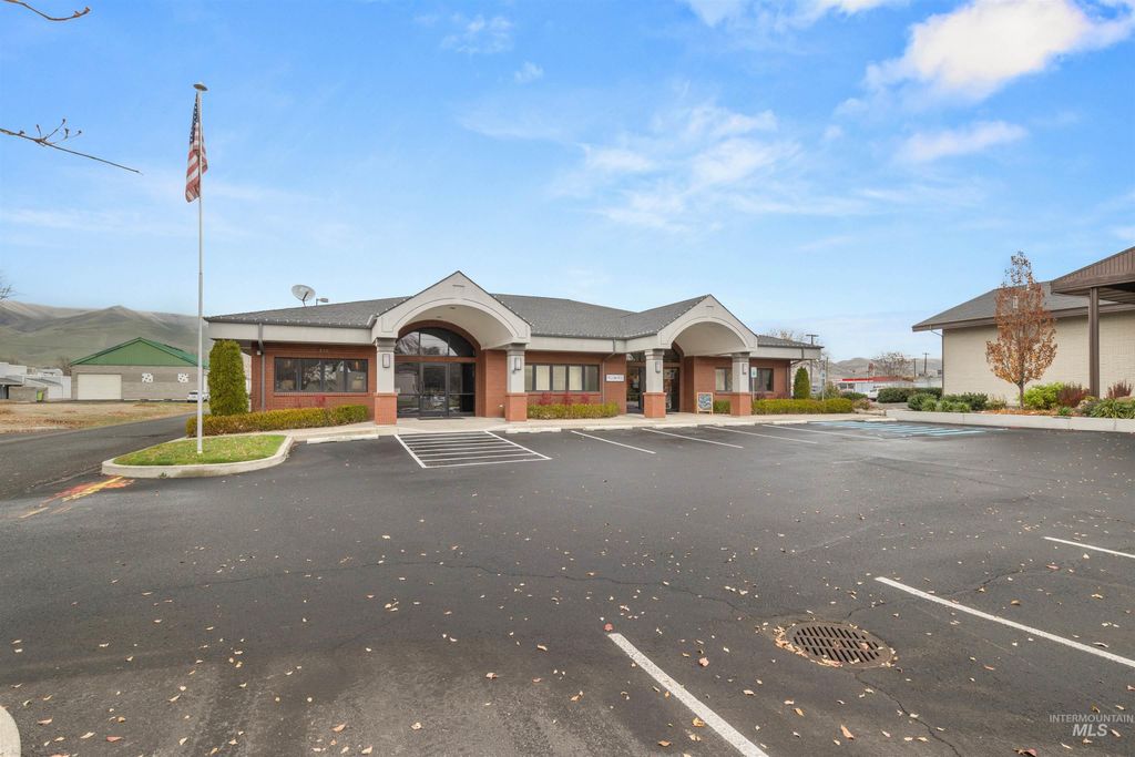 1455 G Street, Lewiston, ID 83501