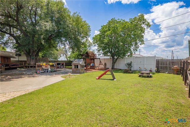 4811 Lilac Lane, Victoria, TX 77904