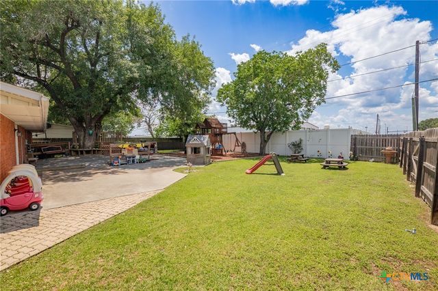 4811 Lilac Lane, Victoria, TX 77904