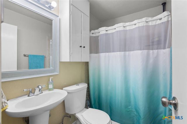 4811 Lilac Lane, Victoria, TX 77904