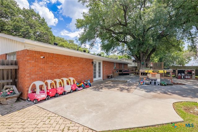 4811 Lilac Lane, Victoria, TX 77904
