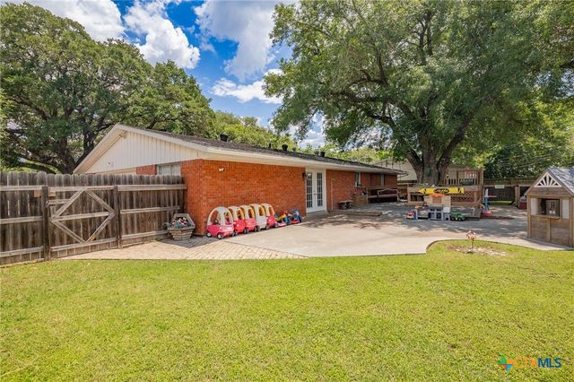 4811 Lilac Lane, Victoria, TX 77904