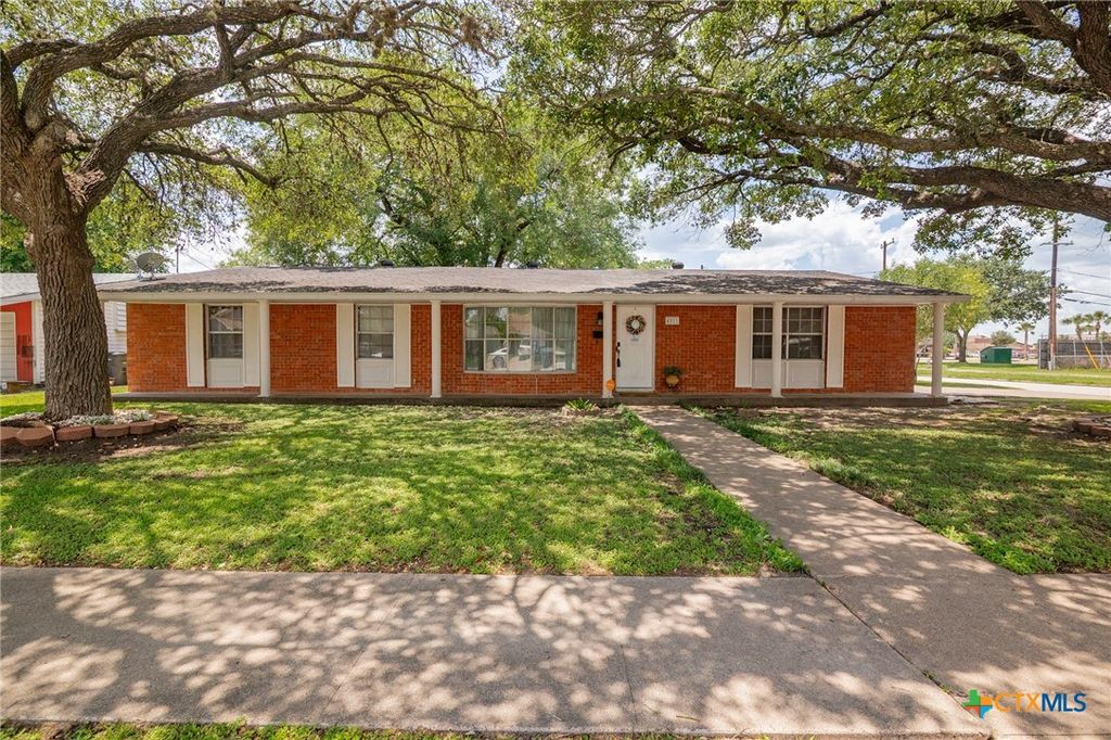 4811 Lilac Lane, Victoria, TX 77904