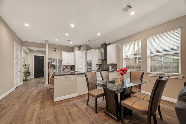 2209 Hidden Meadow Lane, Pearland, TX 77089