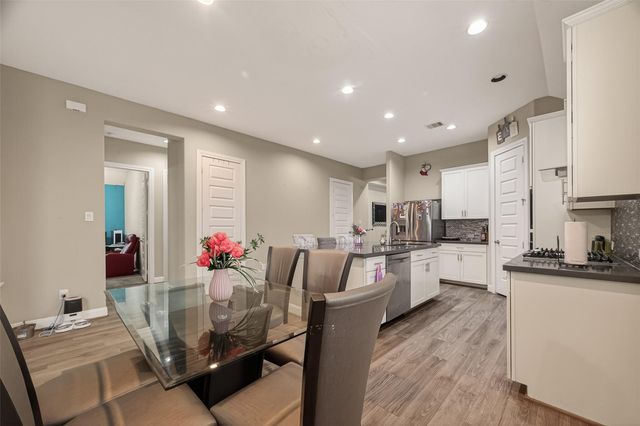 2209 Hidden Meadow Lane, Pearland, TX 77089